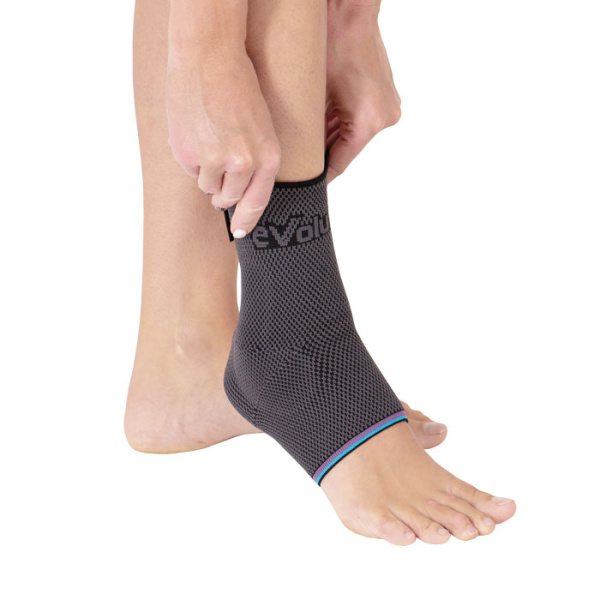 Бандаж компрессионный на голеностопный сустав с силиконовыми пелотами Т-8681 Evolution  Silver Бандаж компрессионный на голеностопный сустав с силиконовыми пелотами Т-8681 Evolution  Silver