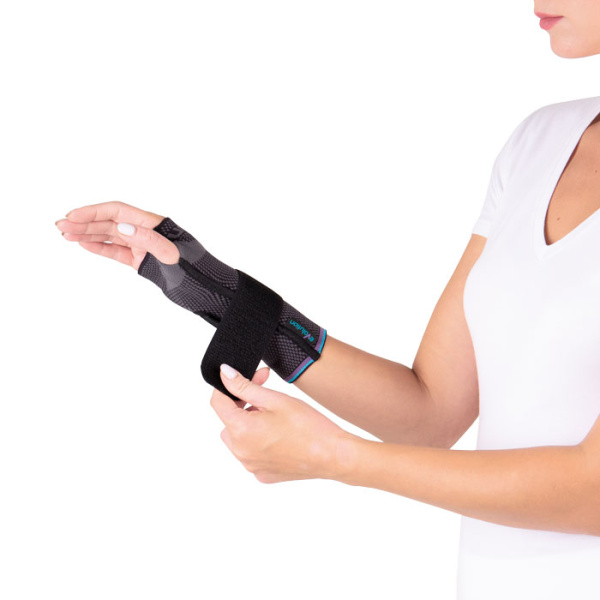 Бандаж компрессионный на лучезапястный сустав со съемной стяжкой (правый) Т-8381С(R) Evolution  Silver Бандаж компрессионный на лучезапястный сустав со съемной стяжкой (правый) Т-8381С(R) Evolution  Silver