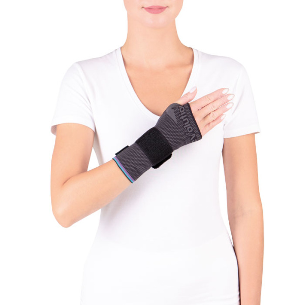 Бандаж компрессионный на лучезапястный сустав со съемной стяжкой (правый) Т-8381С(R) Evolution  Silver Бандаж компрессионный на лучезапястный сустав со съемной стяжкой (правый) Т-8381С(R) Evolution  Silver